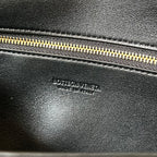 BV Long Clutch Andiamo mit Henkel 31cm Schwarzes Kalbsleder Ghw