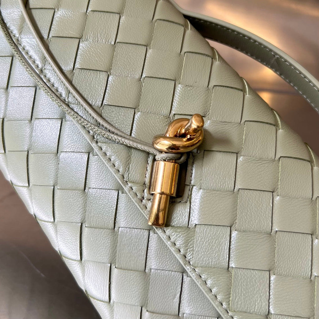 BV Long Clutch Andiamo mit Henkel 31cm Hellgrünes Kalbsleder Ghw 