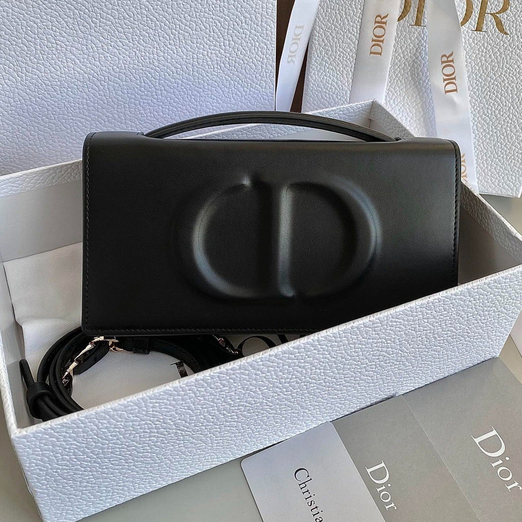 SIGNATURE KETTENTASCHE 21 AUS SCHWARZEM KALBSLEDER