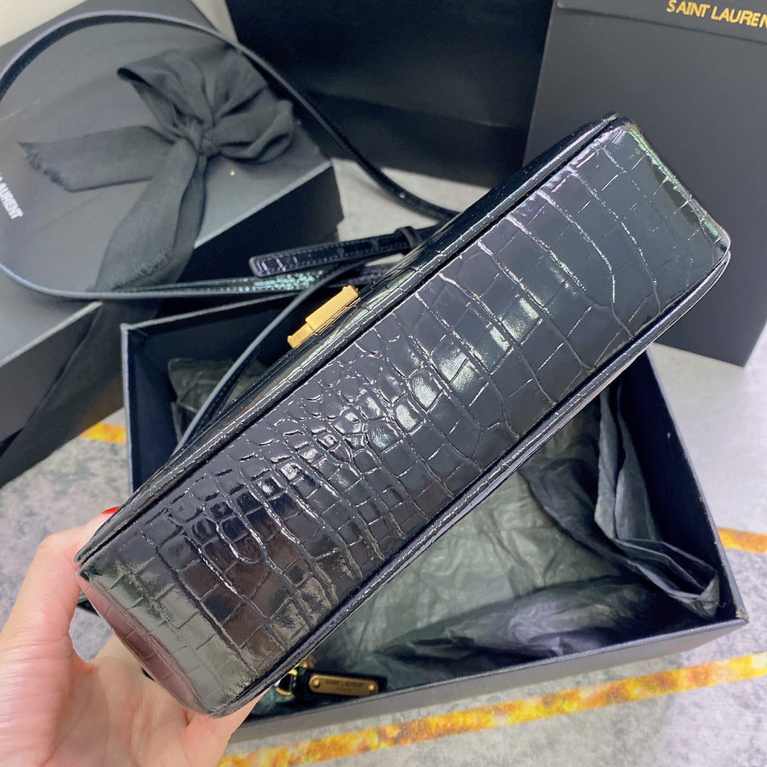 LOU Kameratasche 23 Zoll, schwarzes Kalbsleder mit Krokodilmuster, goldenes Logo