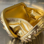 SILBERNER KNOTEN 19 IN GOLDENEM LAMMLEDER