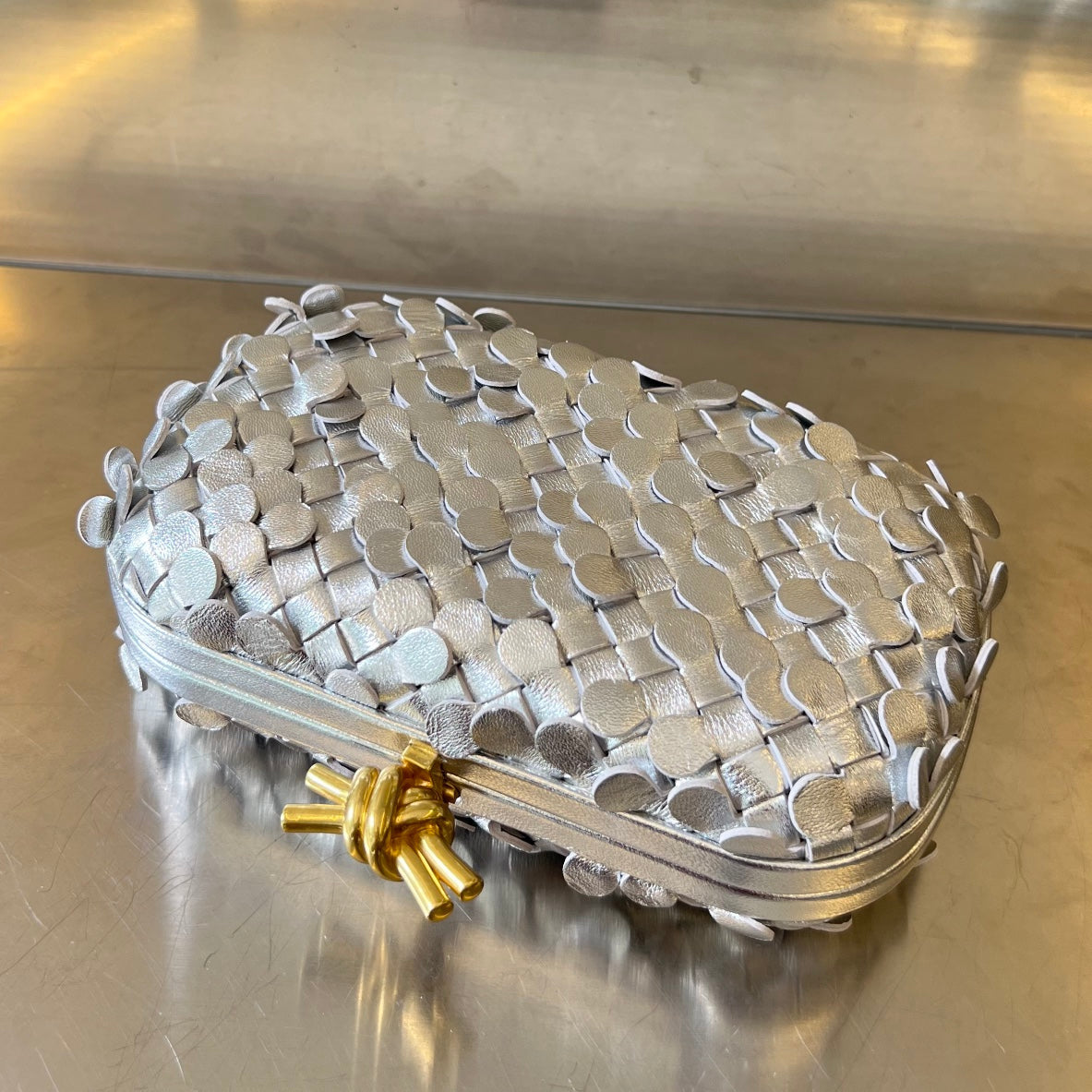 GOLDEN KNOT 19 IN SILBERNEM LAMMLEDER