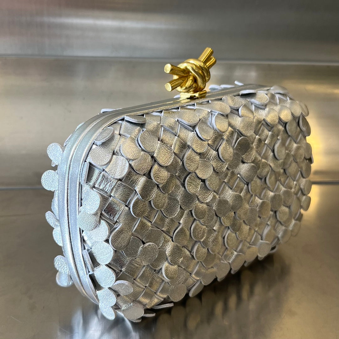 GOLDEN KNOT 19 IN SILBERNEM LAMMLEDER