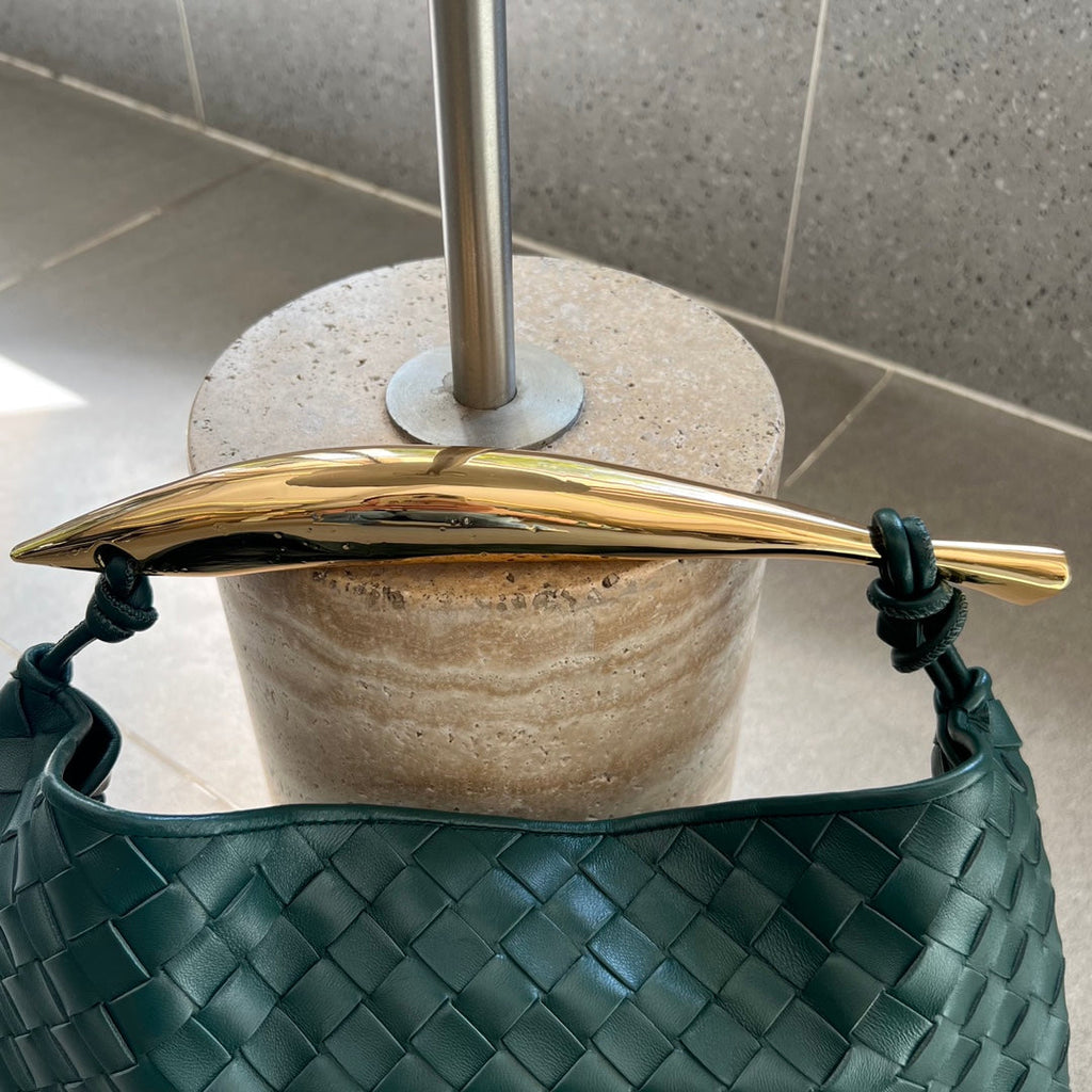 SARDINE 33 MIT KETTE IN DUNKELGRÜNEM LAMMHAUT