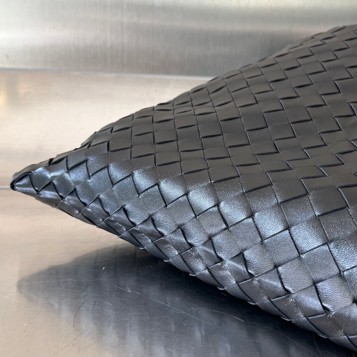 GROSSER HOP 54 IN SCHWARZES LAMMLEDER