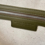 GROSSE INTRECCIATO 40 AKTENKOFFER AUS MUD MIX TRAVERTINE-KALBLEDER