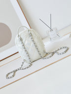 RUCKSACK 22 ZOLL, WEISSER STOFF, SILBERNE BESCHLÄGE 