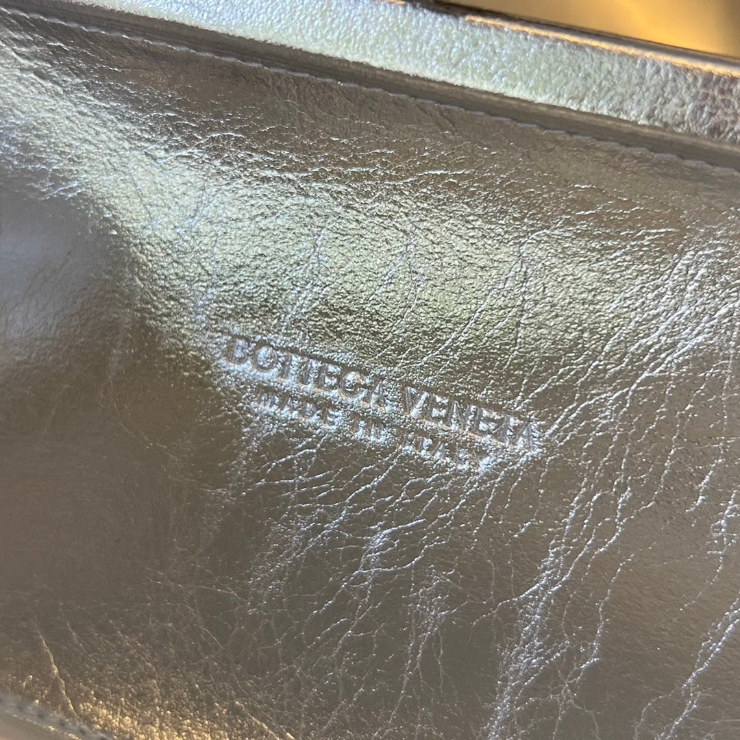 Klassischer Knoten 19 in Goldmix Silber Lammleder