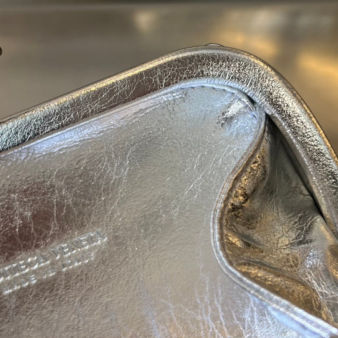 Klassischer Knoten 19 in Goldmix Silber Lammleder