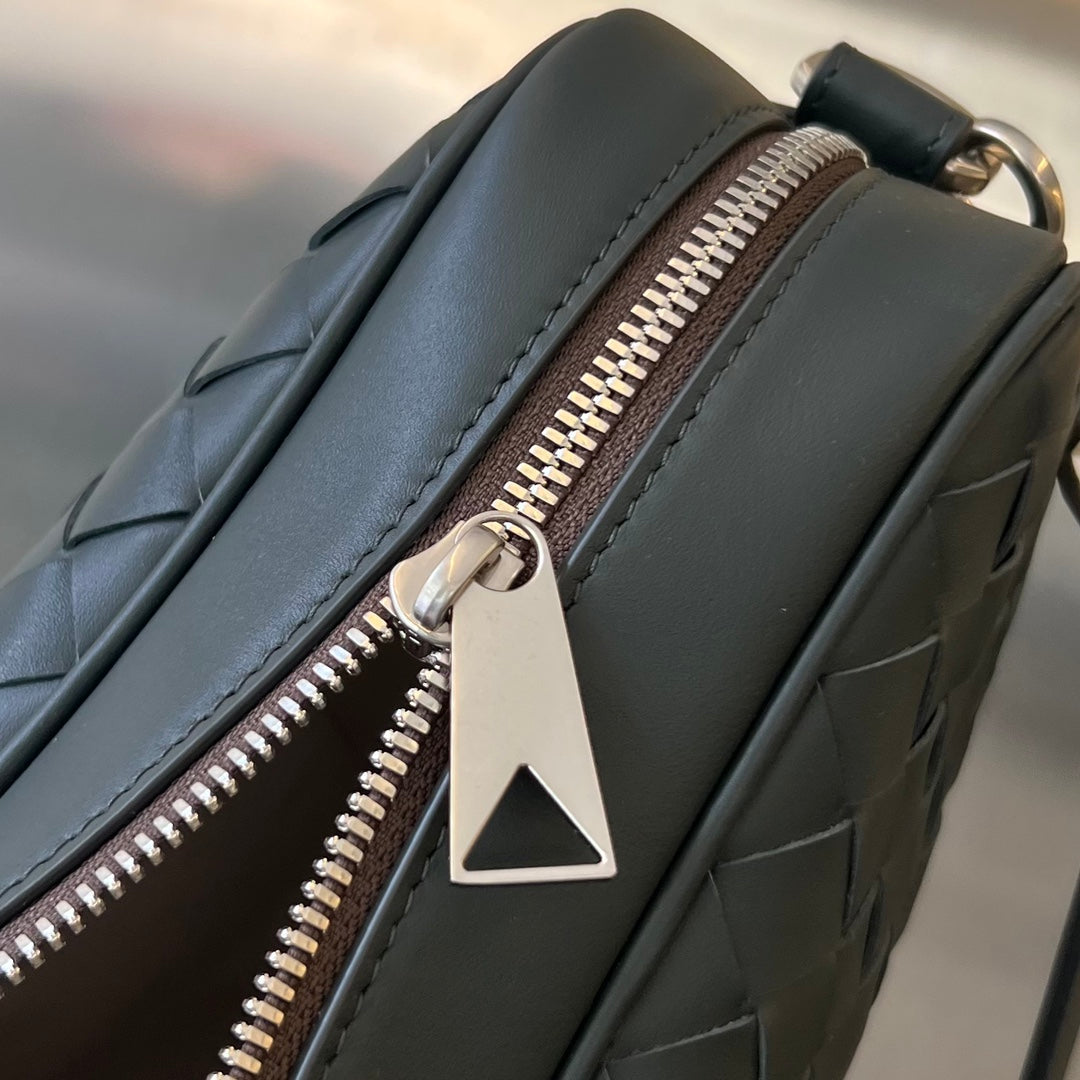 GROSSE INTRECCIATO 40 AKTENKOFFER IN HELLBRAUNEM UND DUNKELGRÜNEM KALBSLEDER