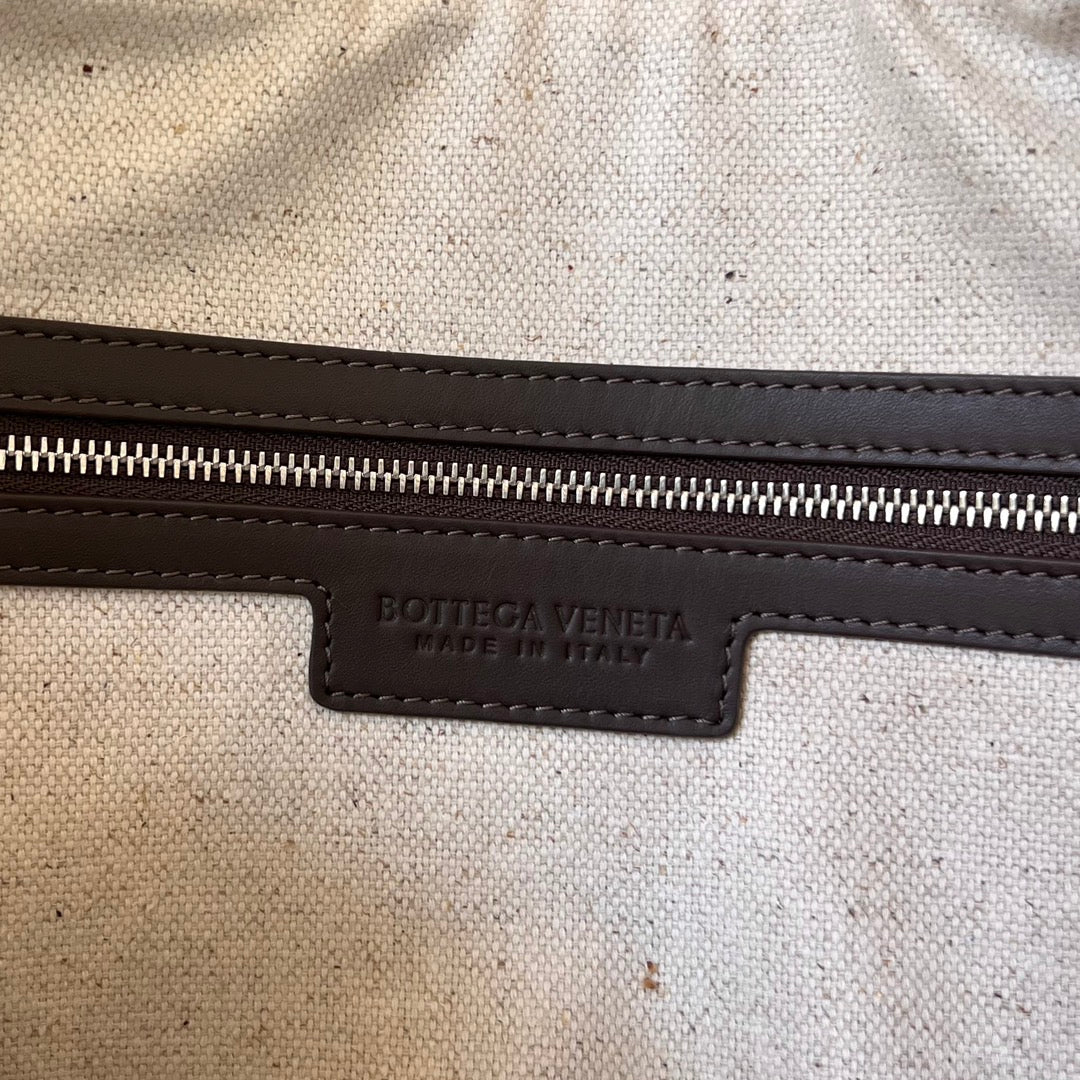 GROSSE INTRECCIATO 40 AKTENKOFFER IN HELLBRAUNEM UND DUNKELGRÜNEM KALBSLEDER