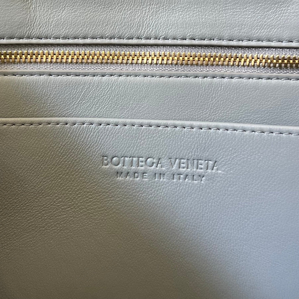 KLEINER ANDIAMO 29 AUS GRAUEM LAMMFELL