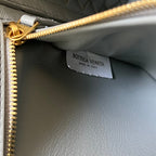 KLEINER ANDIAMO 29 AUS GRAUEM LAMMFELL