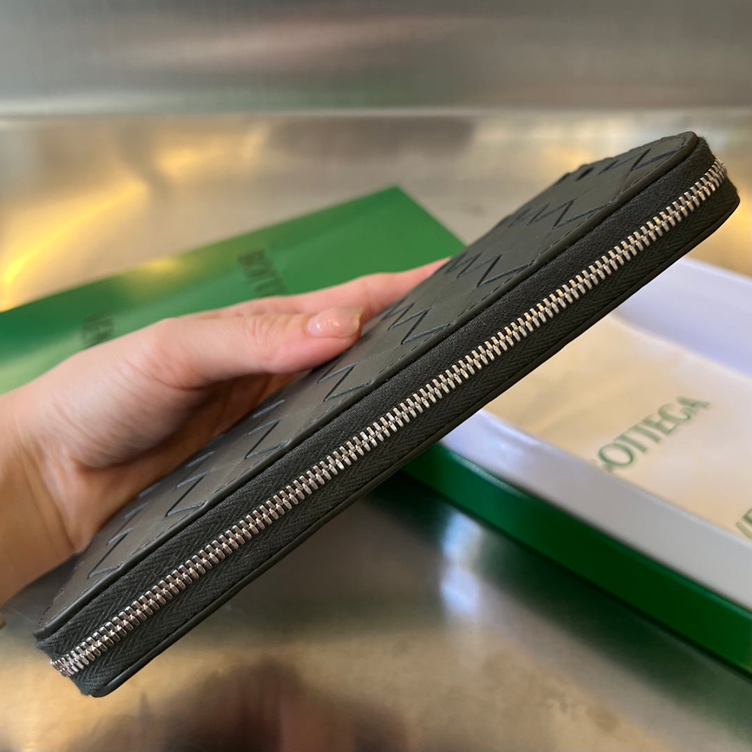 BRIEFTASCHE INTRECCIATO 19 AUS SCHWARZEM KALBSLEDER