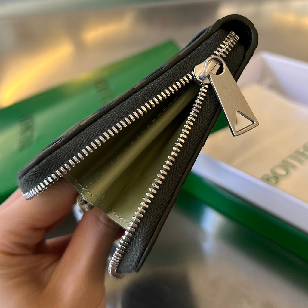 BRIEFTASCHE INTRECCIATO 19 AUS SCHWARZEM KALBSLEDER