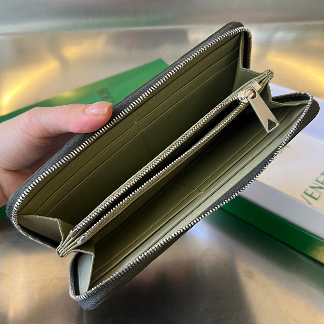 BRIEFTASCHE INTRECCIATO 19 AUS SCHWARZEM KALBSLEDER