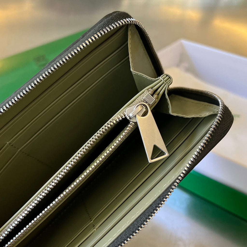 BRIEFTASCHE INTRECCIATO 19 AUS SCHWARZEM KALBSLEDER