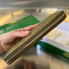 BRIEFTASCHE INTRECCIATO 19 AUS OLIVGRÜNEM KALBSLEDER