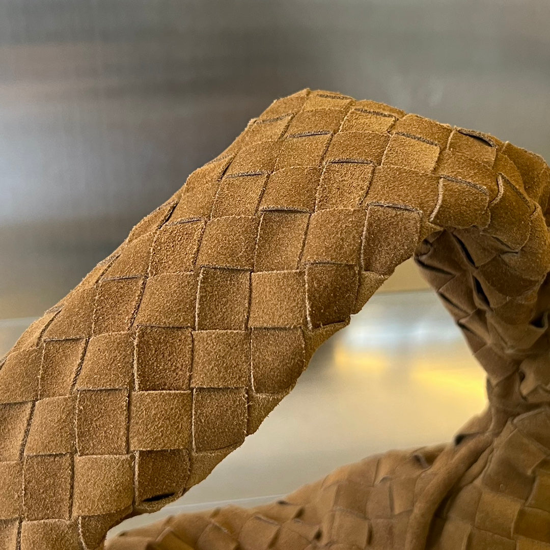 Small Hop 40 in Karamellbraunem Lammfell