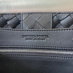 BV MEDIUM ANDIAMO 32CM SCHWARZES LAMMLEDER 