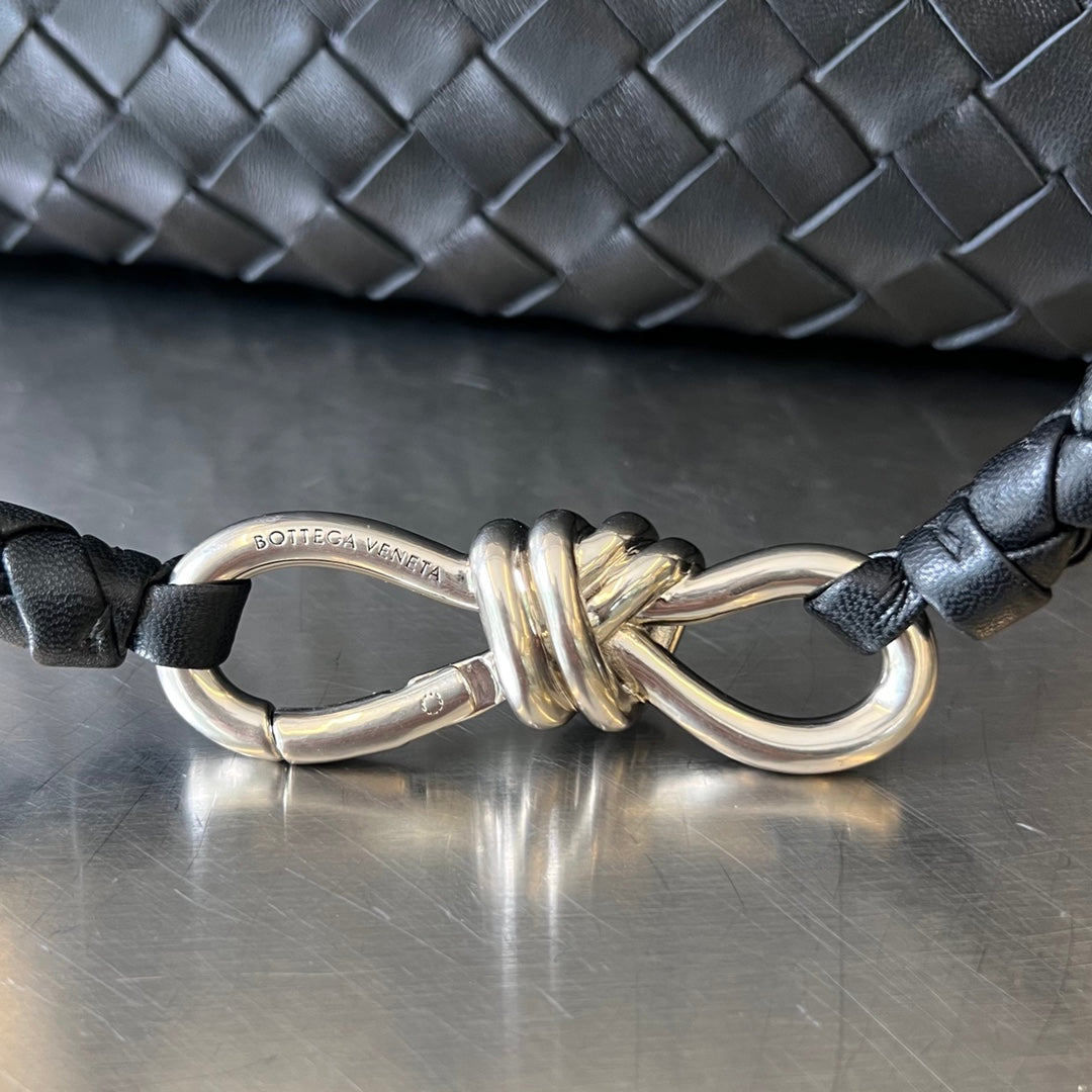 BV MEDIUM ANDIAMO 32CM SCHWARZES LAMMLEDER 