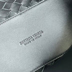 BV MEDIUM ANDIAMO 32CM SCHWARZES LAMMLEDER 