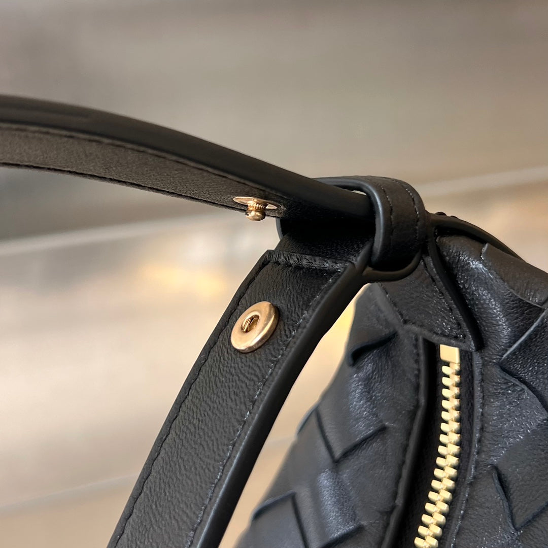 CANDY WALLACE 17 IN SCHWARZEM KALBSLEDER