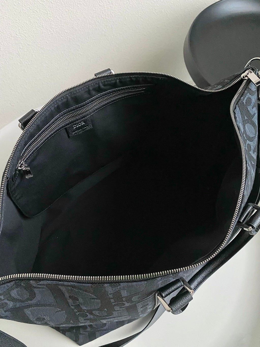 WEEKENDER 40 IN SCHWARZ MAXI OBLIQUE JACQUARD