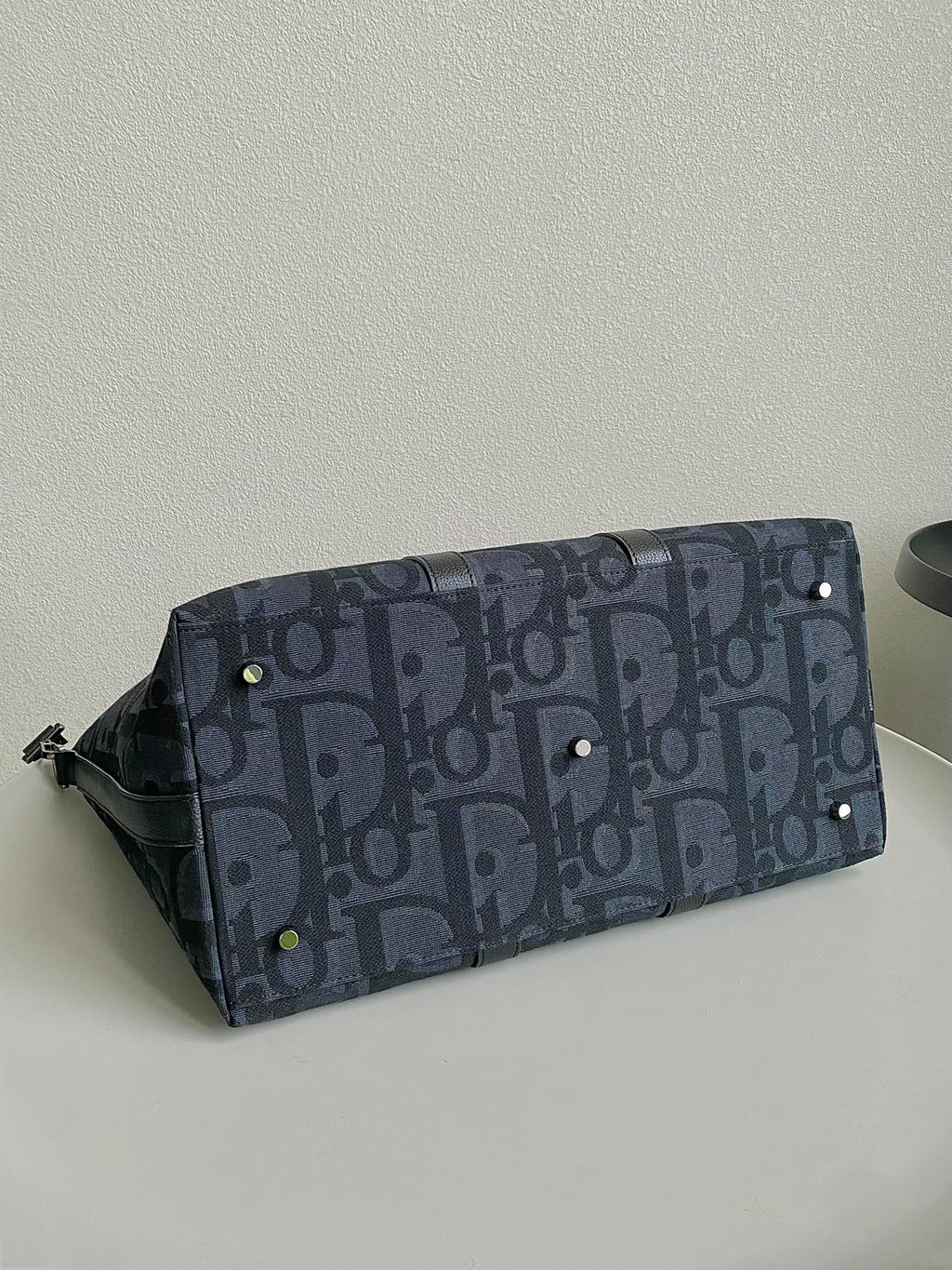 WEEKENDER 40 IN SCHWARZ MAXI OBLIQUE JACQUARD