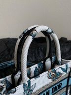 MINI BUCHTASCHE 21 SCHMETTERLINGSMUSTER BLAUES KALBSLEDER