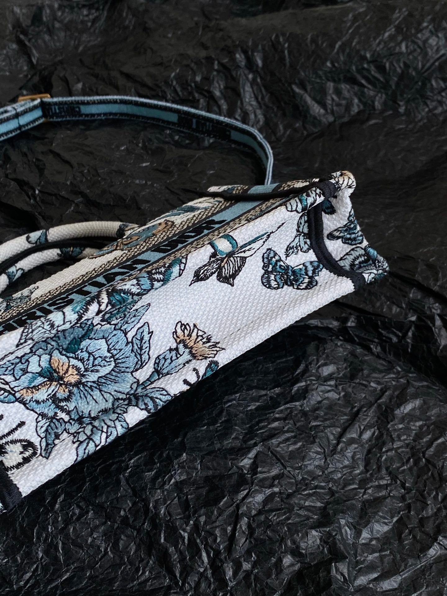 MINI BUCHTASCHE 21 SCHMETTERLINGSMUSTER BLAUES KALBSLEDER