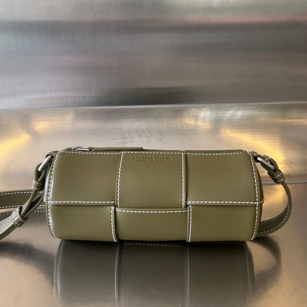 KLEINE ZYLINDERKASSETTE 21 ZOLL TABAKBRAUNES KALBSLEDER