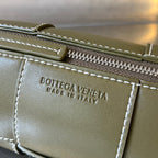 KLEINE ZYLINDERKASSETTE 21 ZOLL TABAKBRAUNES KALBSLEDER