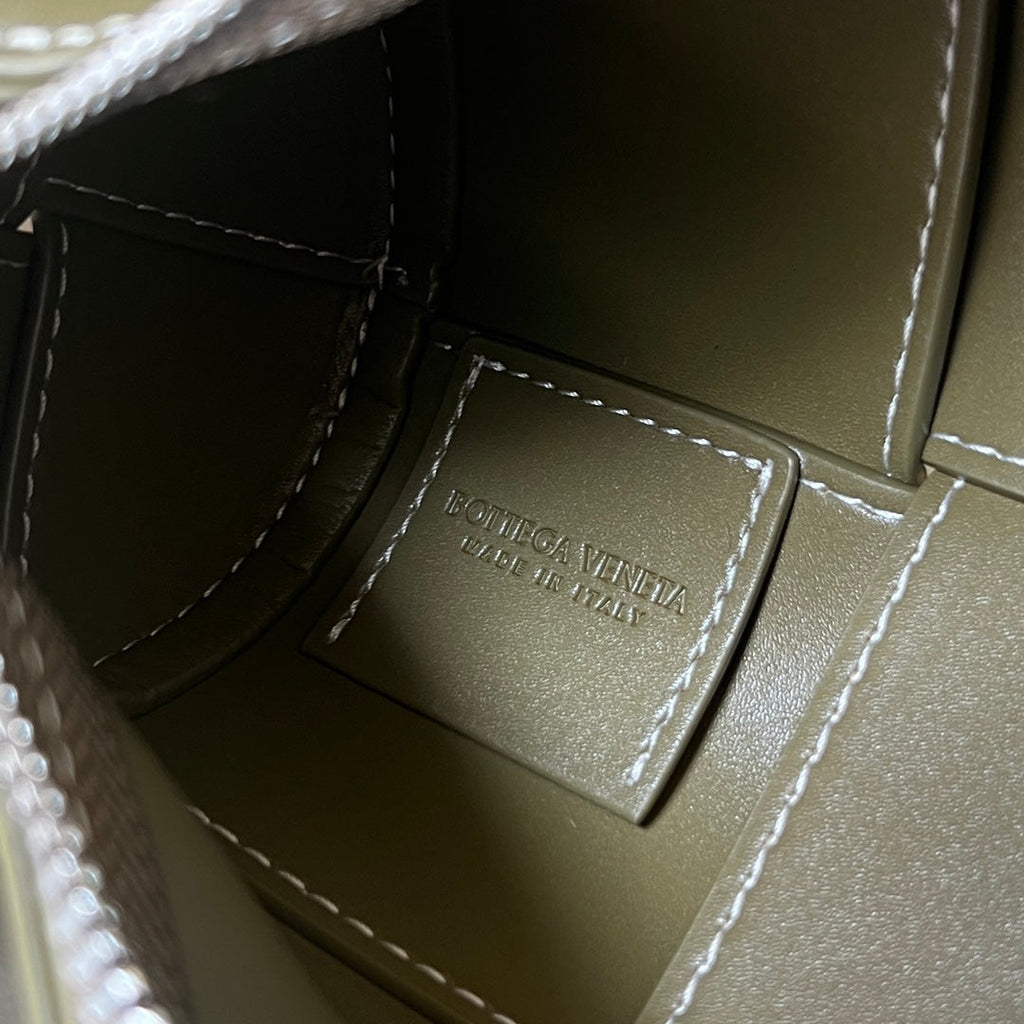 KLEINE ZYLINDERKASSETTE 21 ZOLL TABAKBRAUNES KALBSLEDER