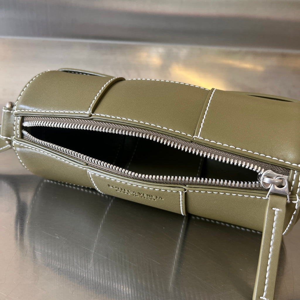 KLEINE ZYLINDERKASSETTE 21 ZOLL TABAKBRAUNES KALBSLEDER