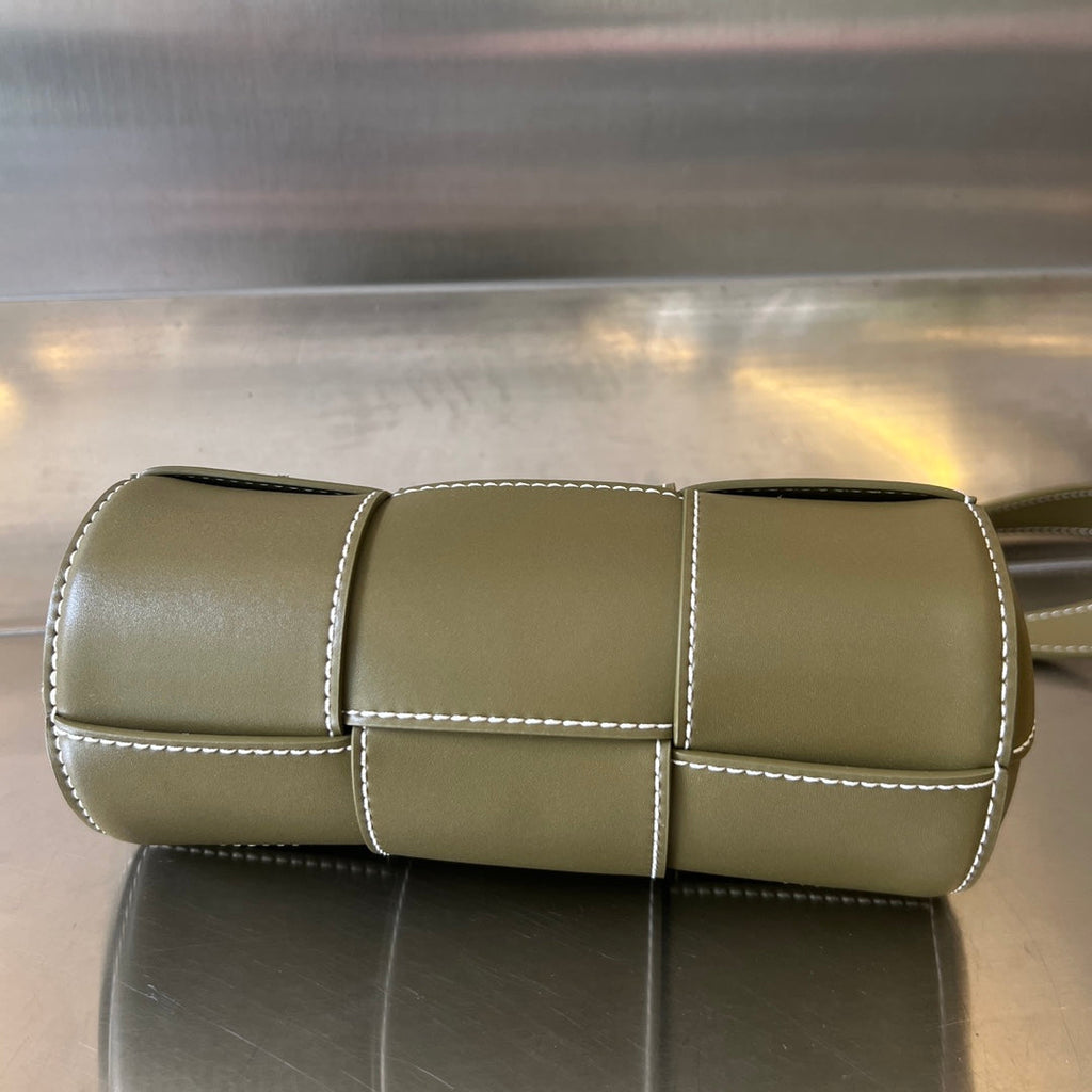 KLEINE ZYLINDERKASSETTE 21 ZOLL TABAKBRAUNES KALBSLEDER