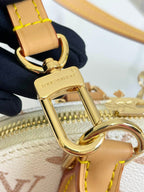 ALMA BB 25 IN WEISS MONOGRAMM DUNE LEINWAND GOLDENE HARDWARE