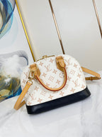 ALMA BB 25 IN WEISS MONOGRAMM DUNE LEINWAND GOLDENE HARDWARE