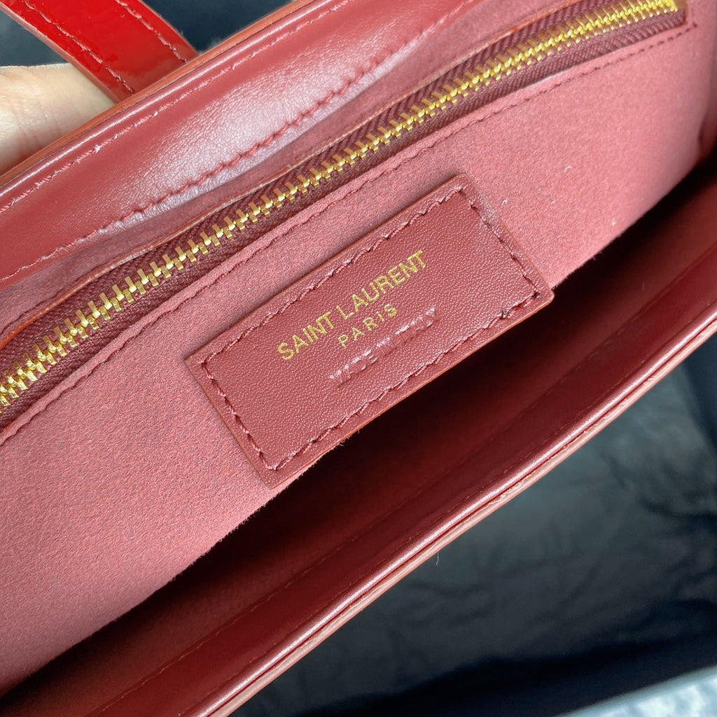 LE 5 À 7 TASCHE 24 IN ROTEM GLÄNZENDES KALBSLEDER GOLDENE HARDWAREN