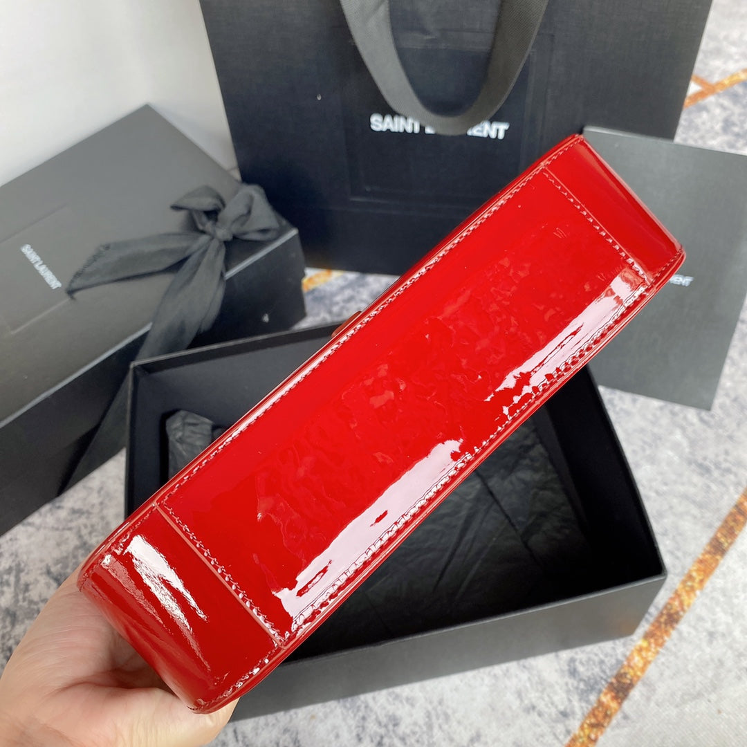 LE 5 À 7 TASCHE 24 IN ROTEM GLÄNZENDES KALBSLEDER GOLDENE HARDWAREN