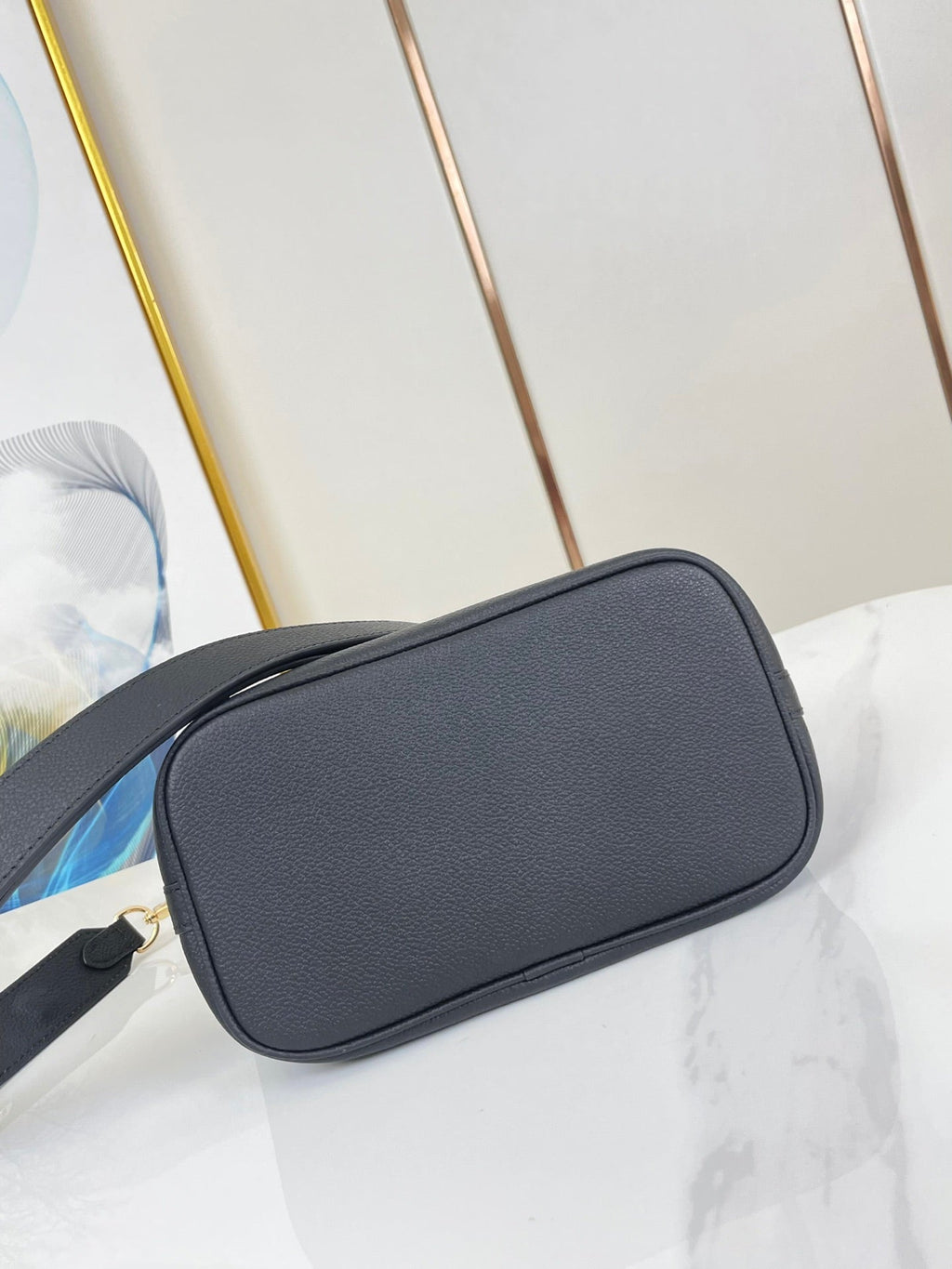 LOCK AND WALK 20 IN BLACK GRAINED CALFSKIN GOLD HARDWARE