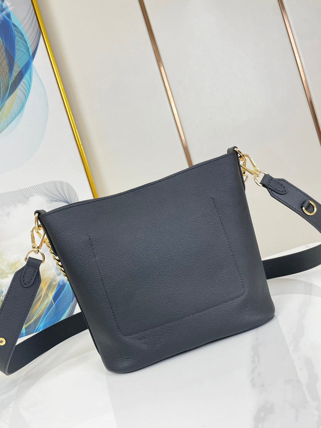 LOCK AND WALK 20 IN BLACK GRAINED CALFSKIN GOLD HARDWARE