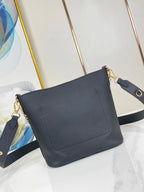 LOCK AND WALK 20 IN BLACK GRAINED CALFSKIN GOLD HARDWARE