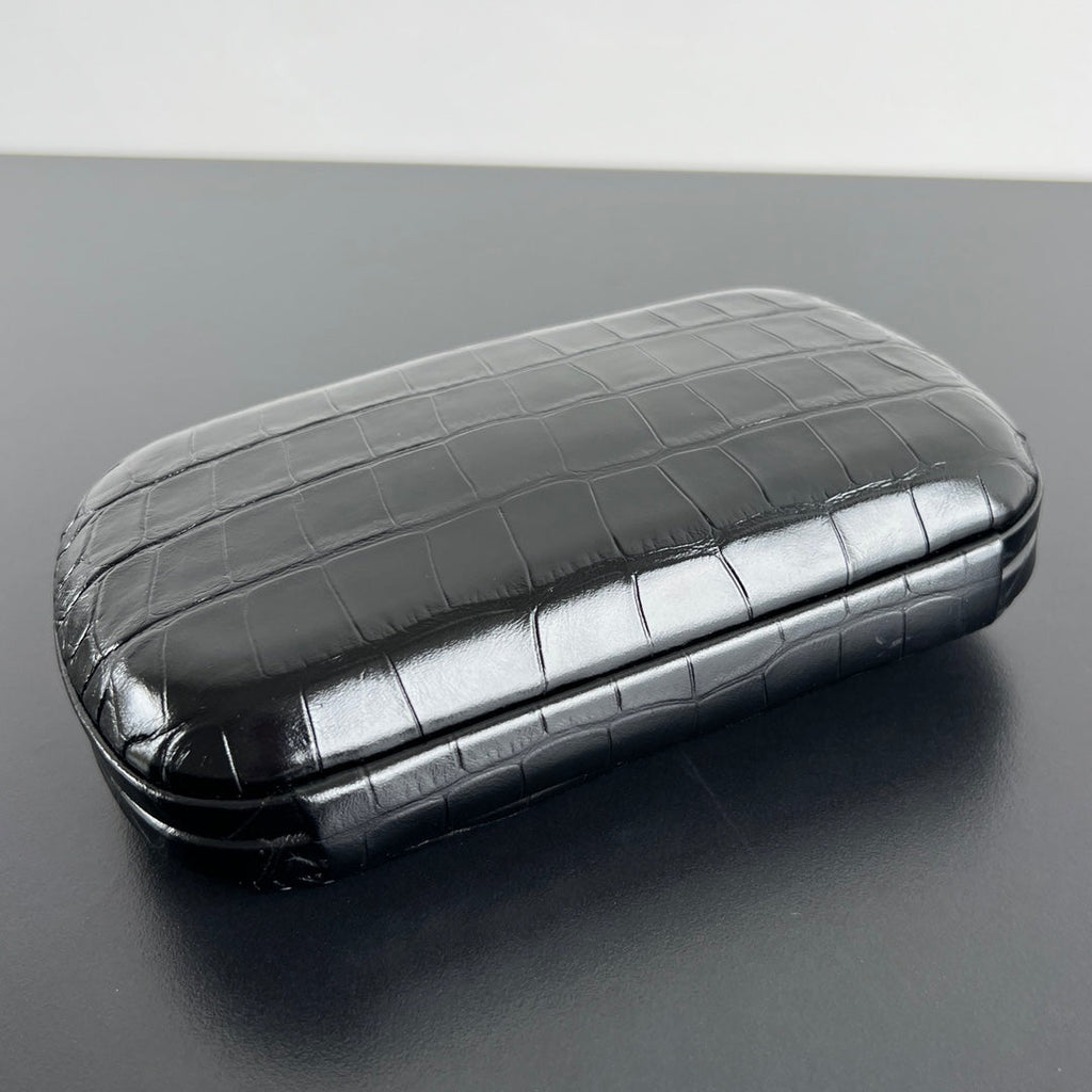 KNOTEN 19 IN SCHWARZEM KROKODILMUSTER-KALBLEDER