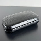 KNOTEN 19 IN SCHWARZEM KROKODILMUSTER-KALBLEDER