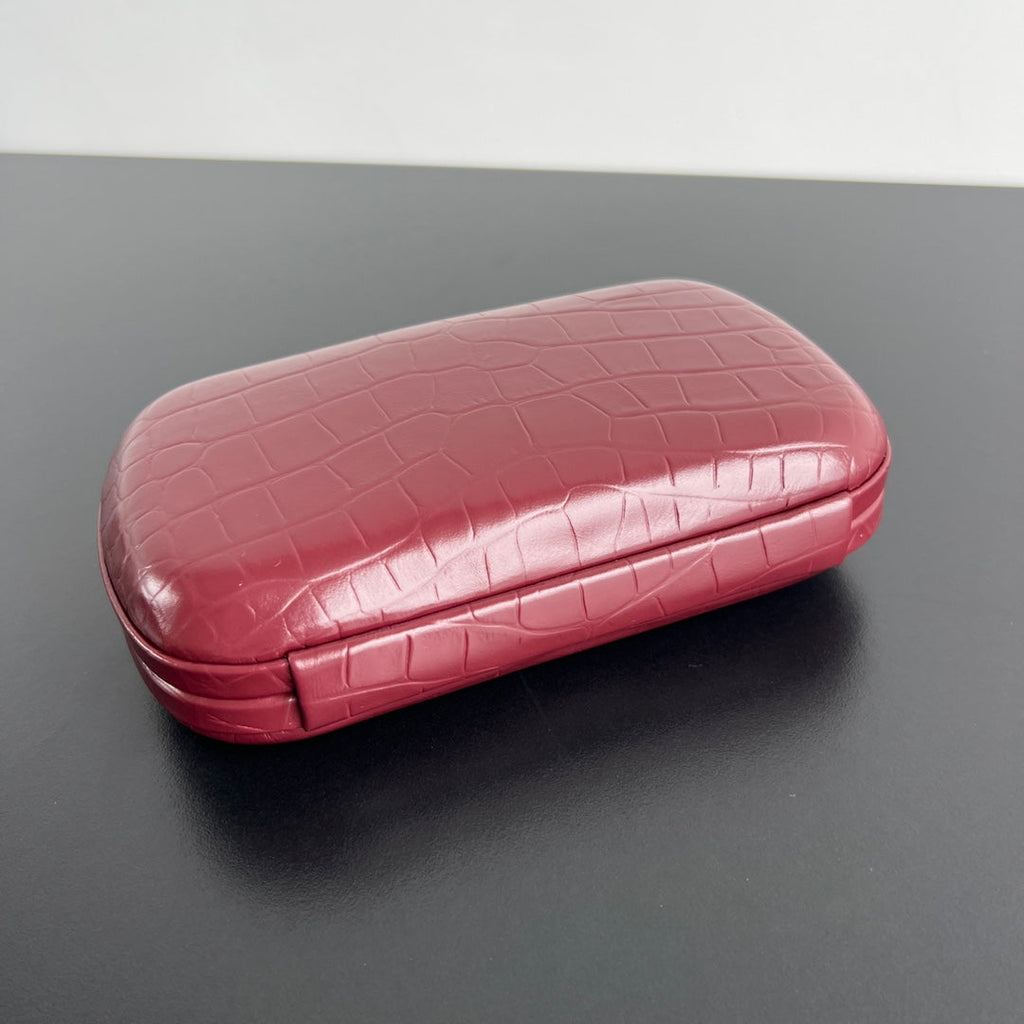 KNOTEN 19 IN BURGUNDERROTEM KROKODILMUSTER-KALBLEDER