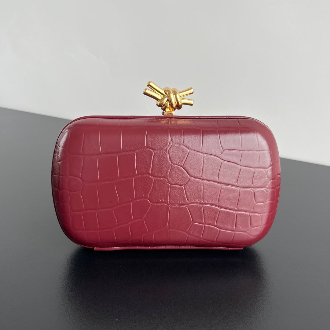 KNOTEN 19 IN BURGUNDERROTEM KROKODILMUSTER-KALBLEDER