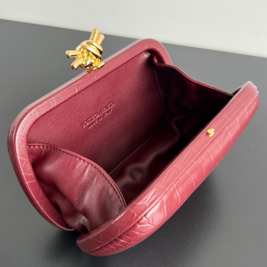 KNOTEN 19 IN BURGUNDERROTEM KROKODILMUSTER-KALBLEDER