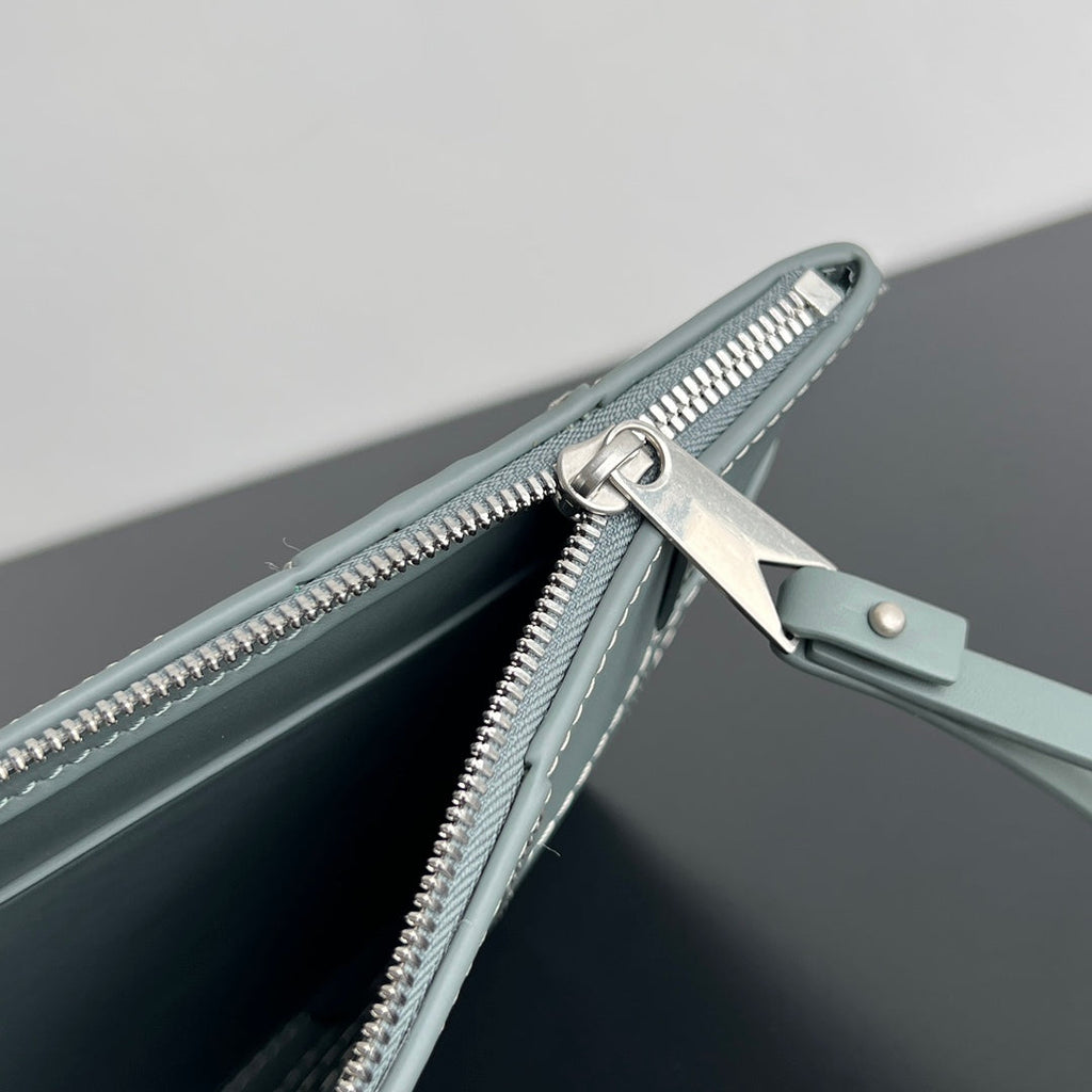 Große Kassettentasche, 35 Zoll, rauchfarbenes Kalbsleder