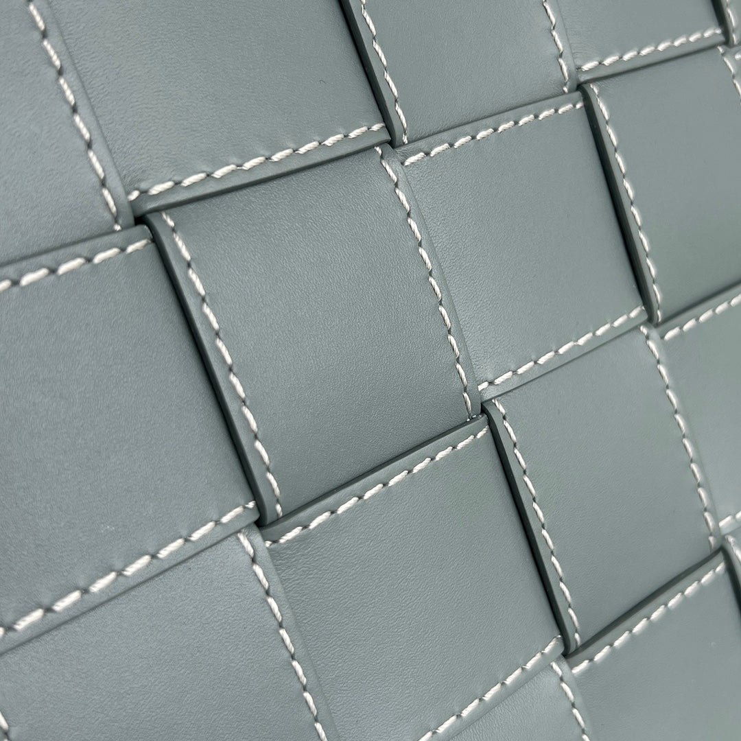 Große Kassettentasche, 35 Zoll, rauchfarbenes Kalbsleder